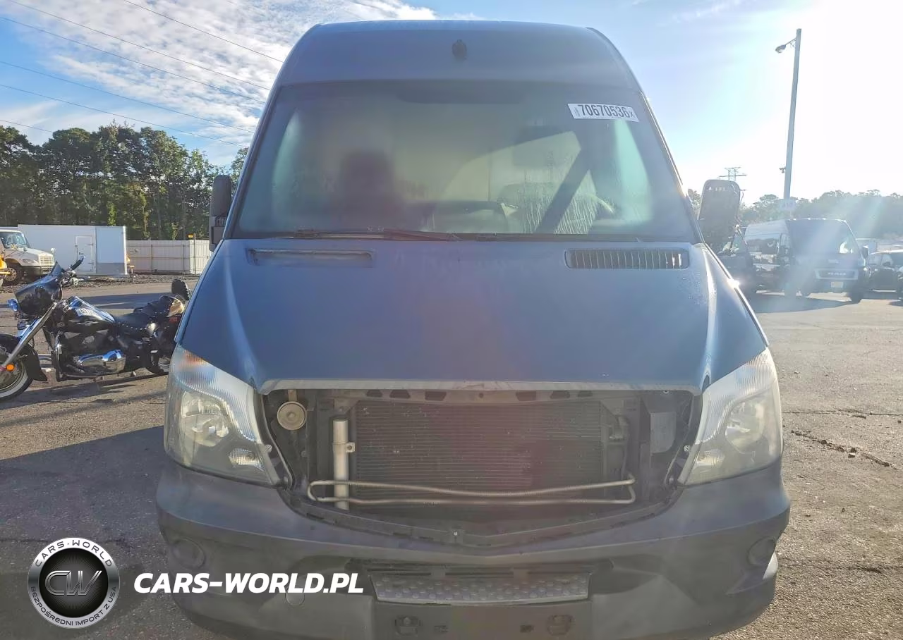 2018 Mercedes Benz Sprinter 2500 Delivery Van VIN:WD3PE7CD6JP637680 - 5