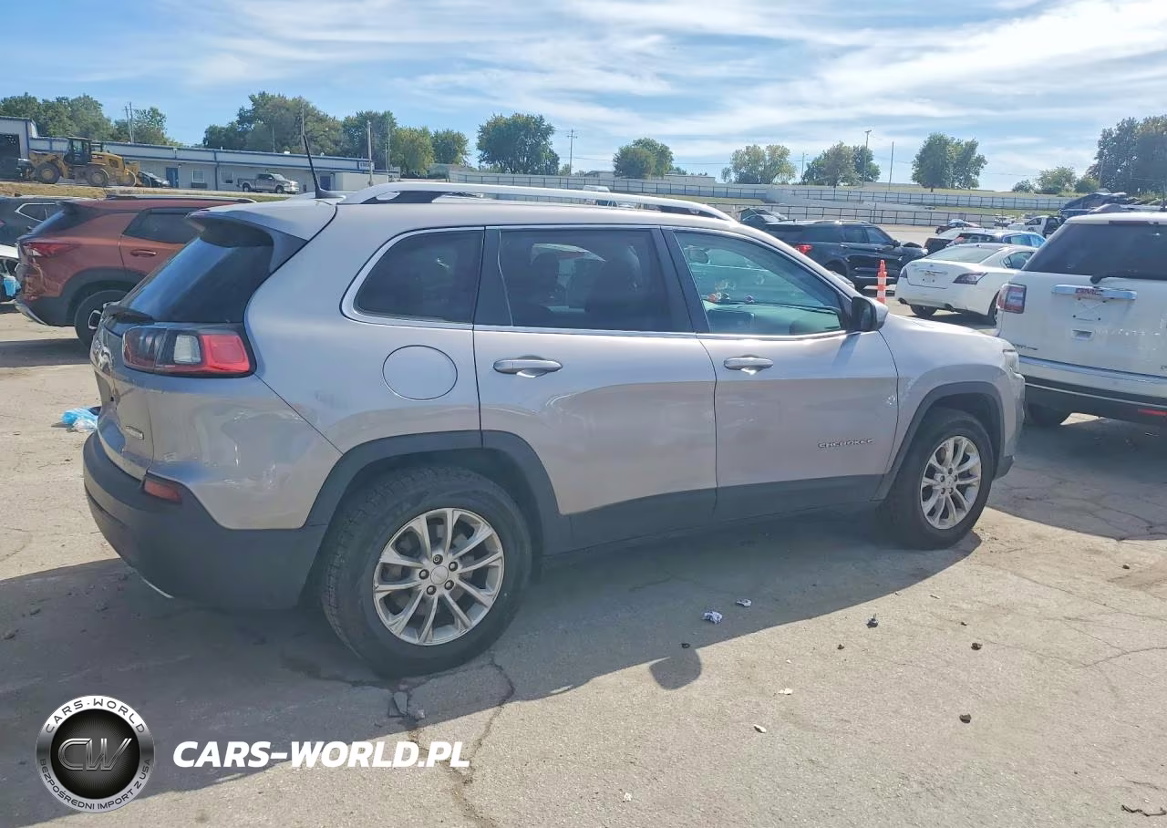 2019 Jeep Cherokee Latitude VIN:1C4PJMCX5KD258442 - 3