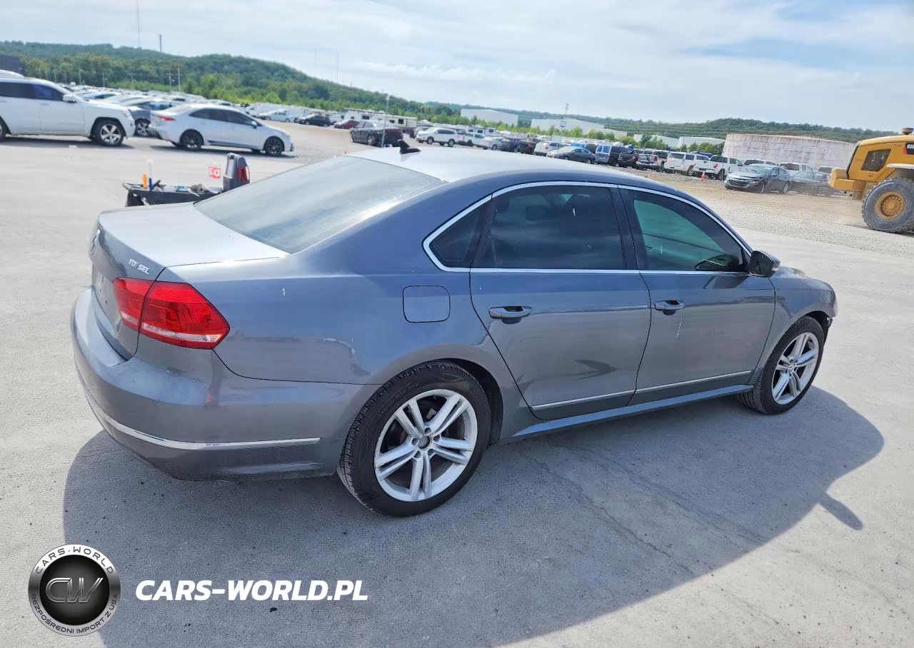 2013 Volkswagen Passat Sel VIN:1VWCN7A33DC108131 - 3