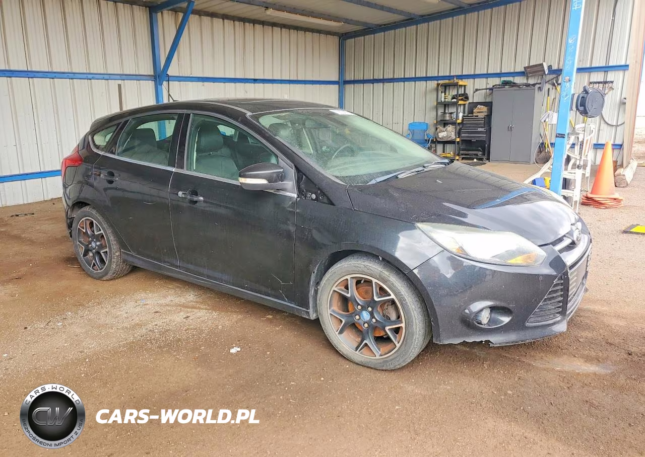 2012 Ford Focus Titanium VIN:1FAHP3N29CL415580 - 4