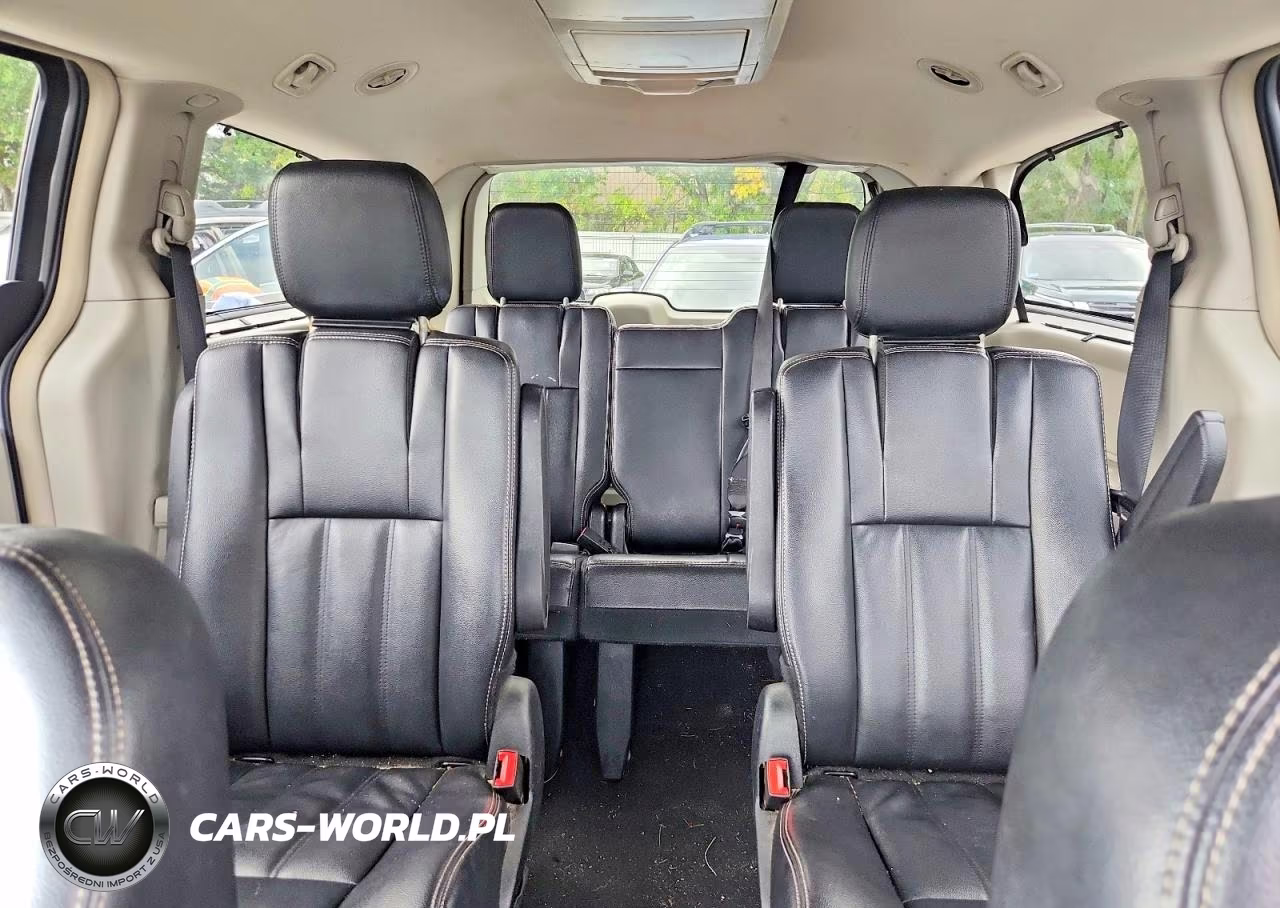 2014 Chrysler Town & Country Touring VIN:2C4RC1BG9ER329453 - 10