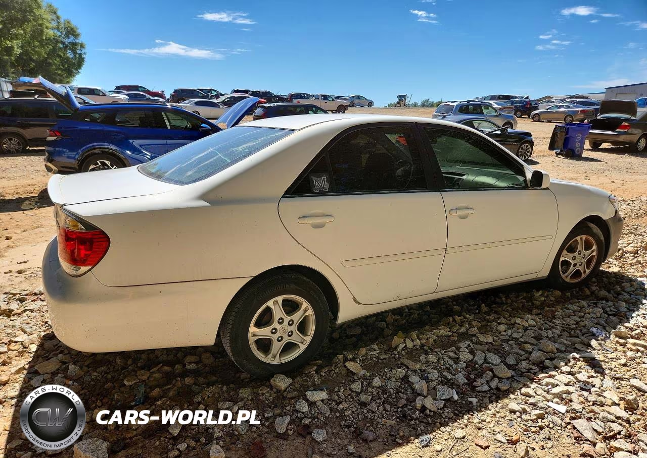 2005 Toyota Camry Le VIN:4T1BE32KX5U607609 - 3
