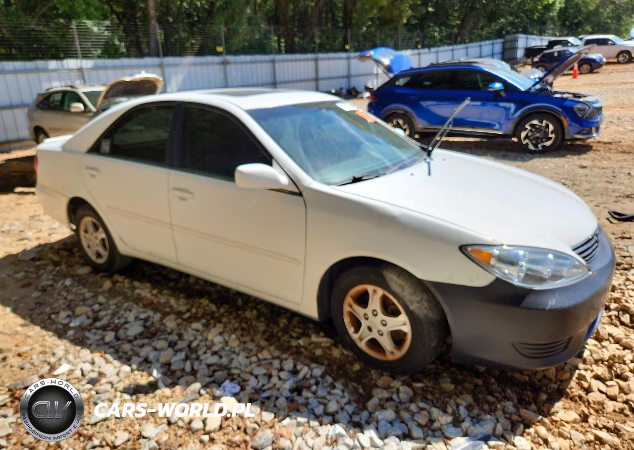 2005 Toyota Camry Le VIN:4T1BE32KX5U607609 - 4