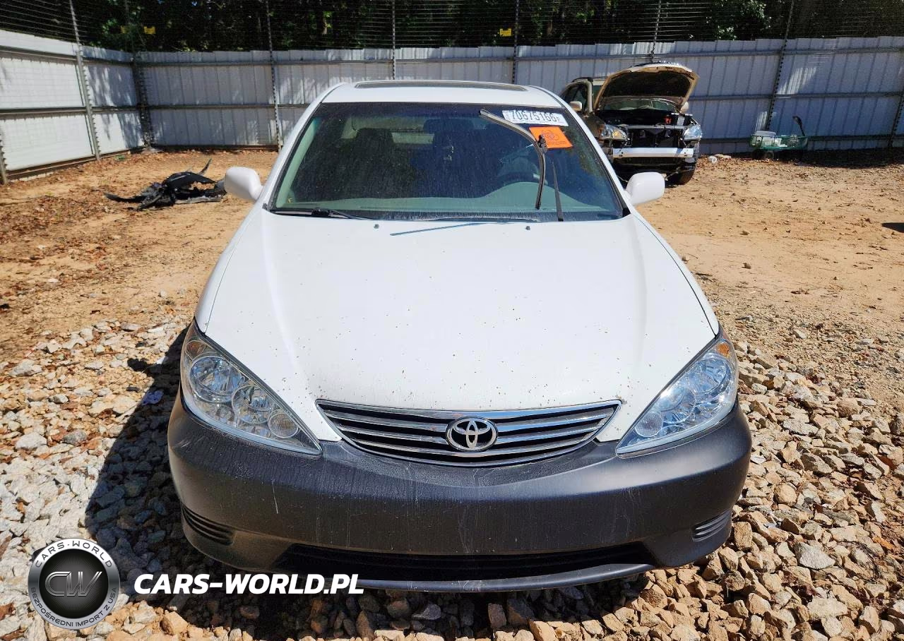2005 Toyota Camry Le VIN:4T1BE32KX5U607609 - 5