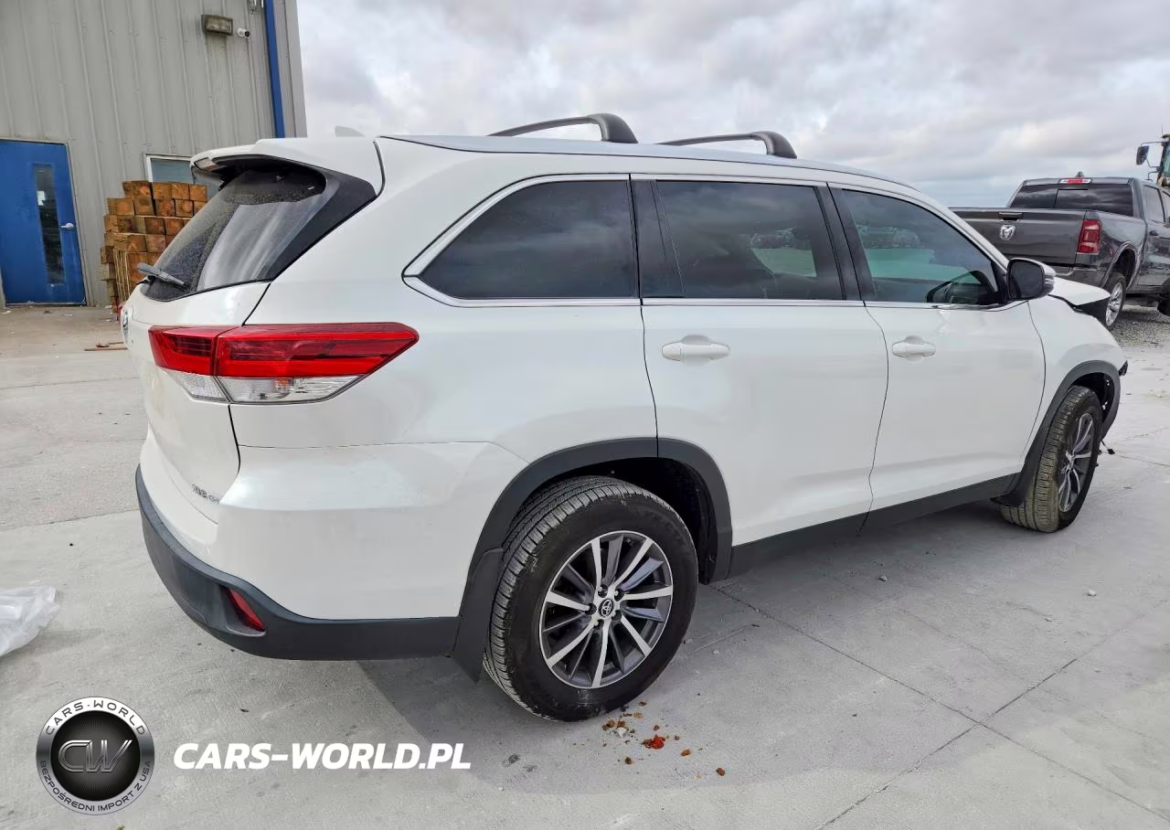 2019 Toyota Highlander Xle VIN:5TDJZRFH6KS958748 - 3