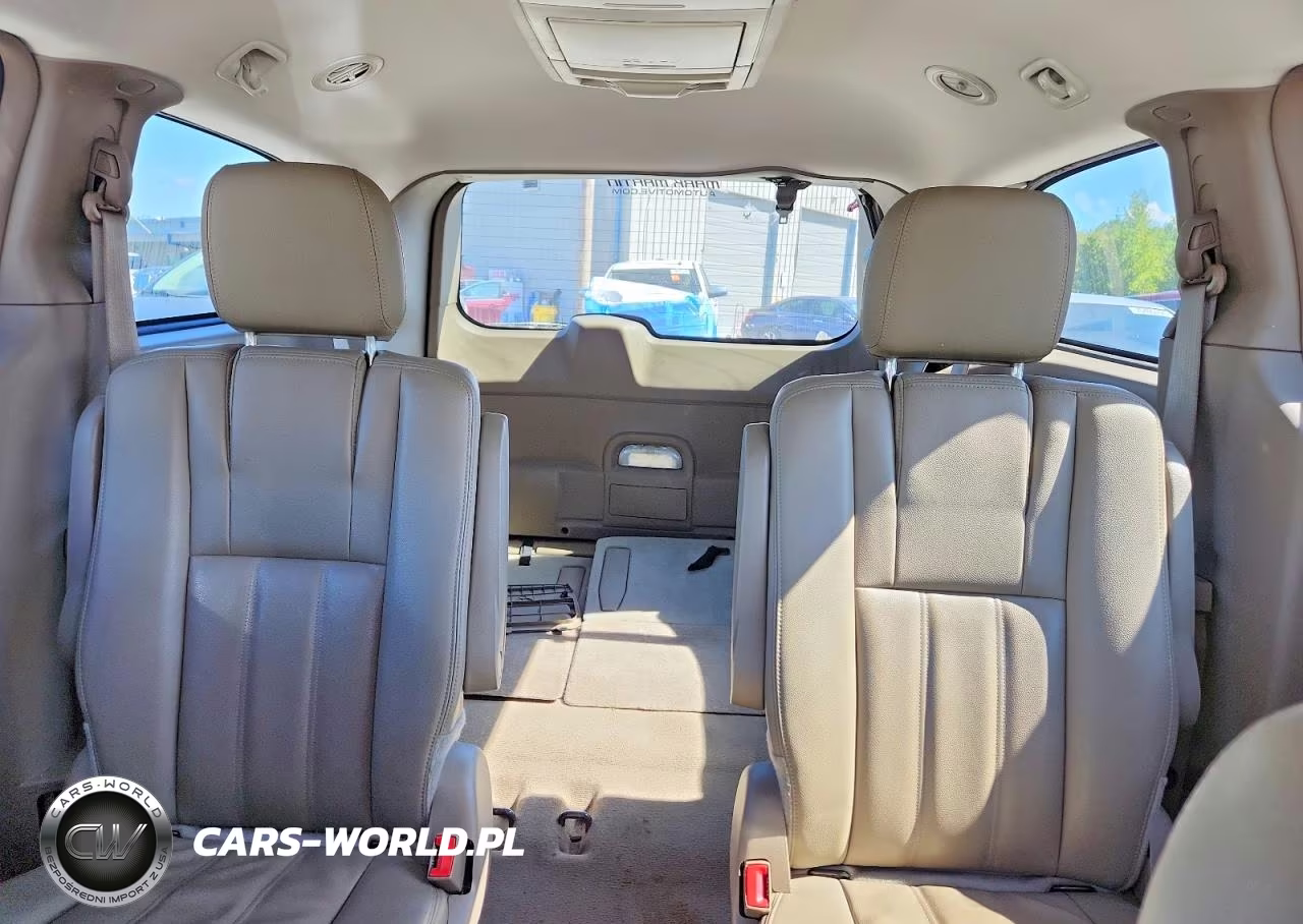 2016 Chrysler Town & Country Touring VIN:2C4RC1BG8GR157564 - 10