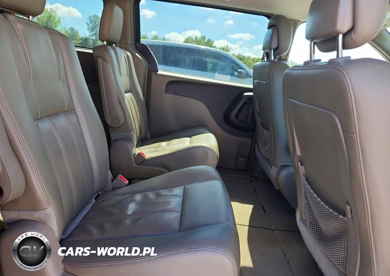 2016 Chrysler Town & Country Touring VIN:2C4RC1BG8GR157564 - 11