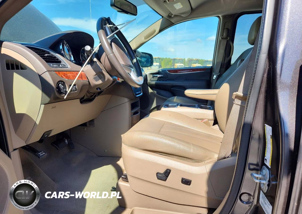 2016 Chrysler Town & Country Touring VIN:2C4RC1BG8GR157564 - 7