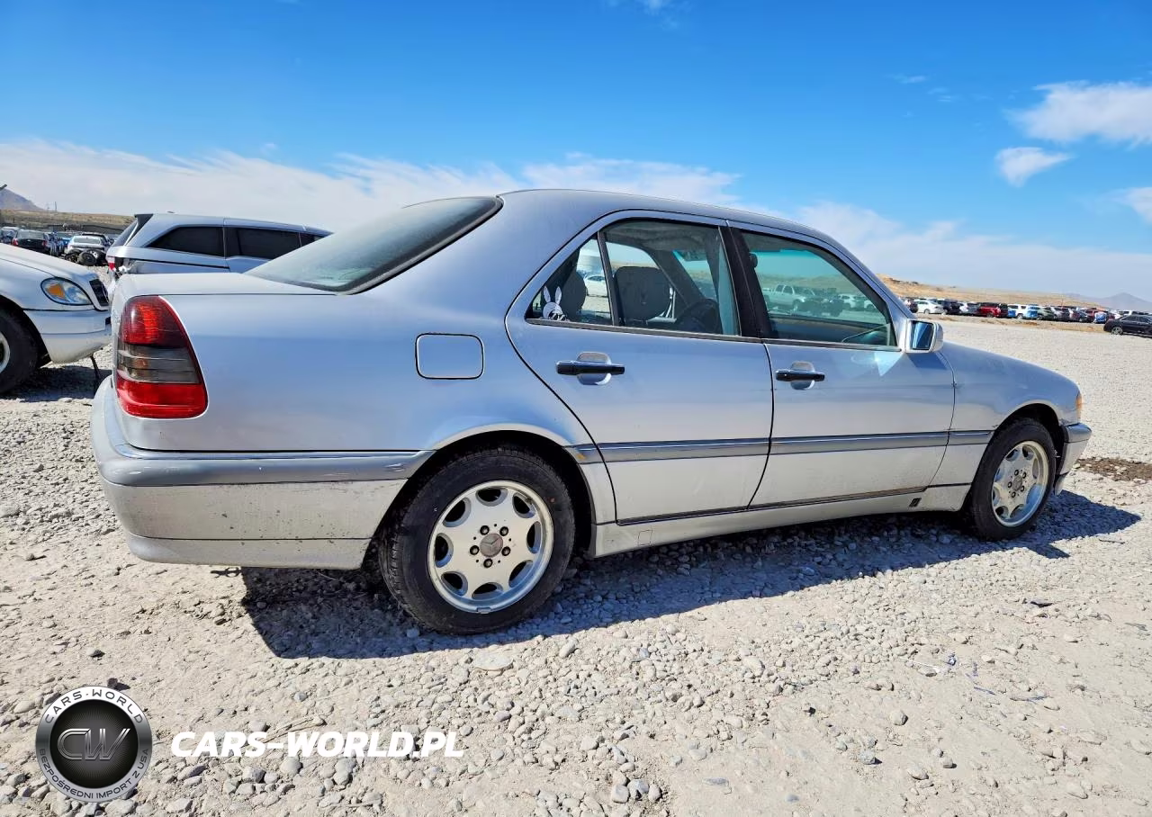 1999 Mercedes-Benz C 230 VIN:WDBHA24G1XA682800 - 3
