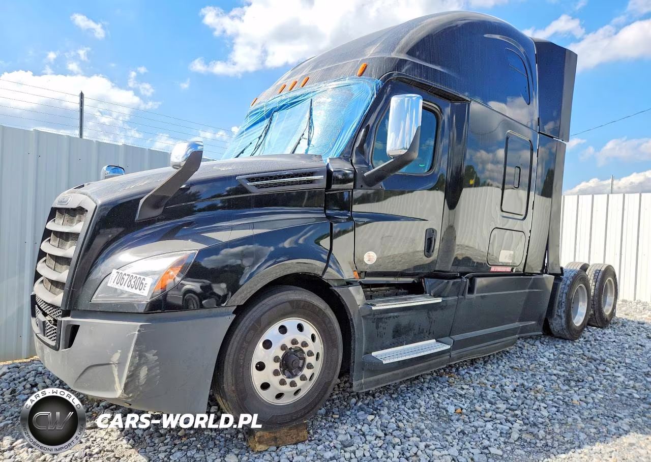 2018 Freightliner Cascadia 126 Semi Truck
