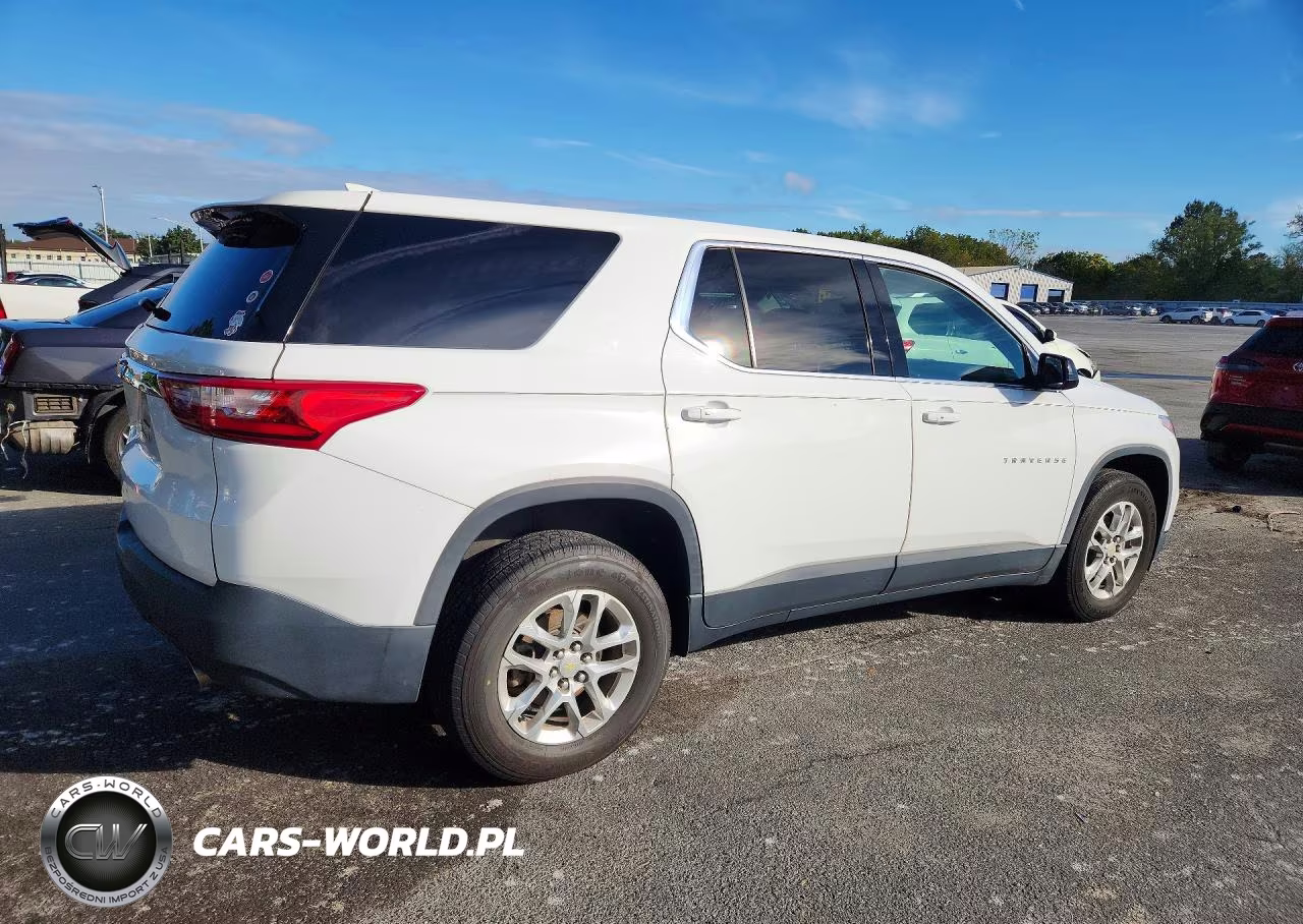 2019 Chevrolet Traverse Ls VIN:1GNERFKWXKJ229998 - 3