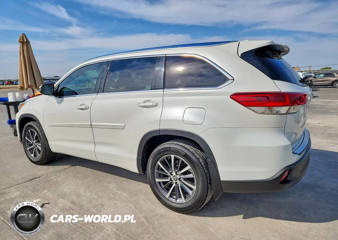 2018 Toyota Highlander Xle VIN:5TDJZRFH6JS526529 - 2