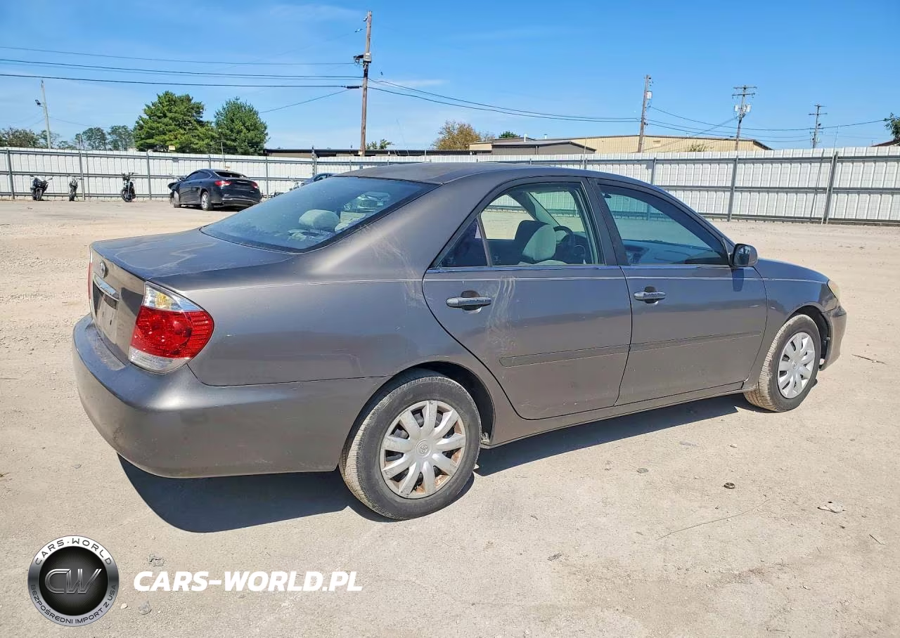 2005 Toyota Camry Le VIN:4T1BE32K15U637954 - 3