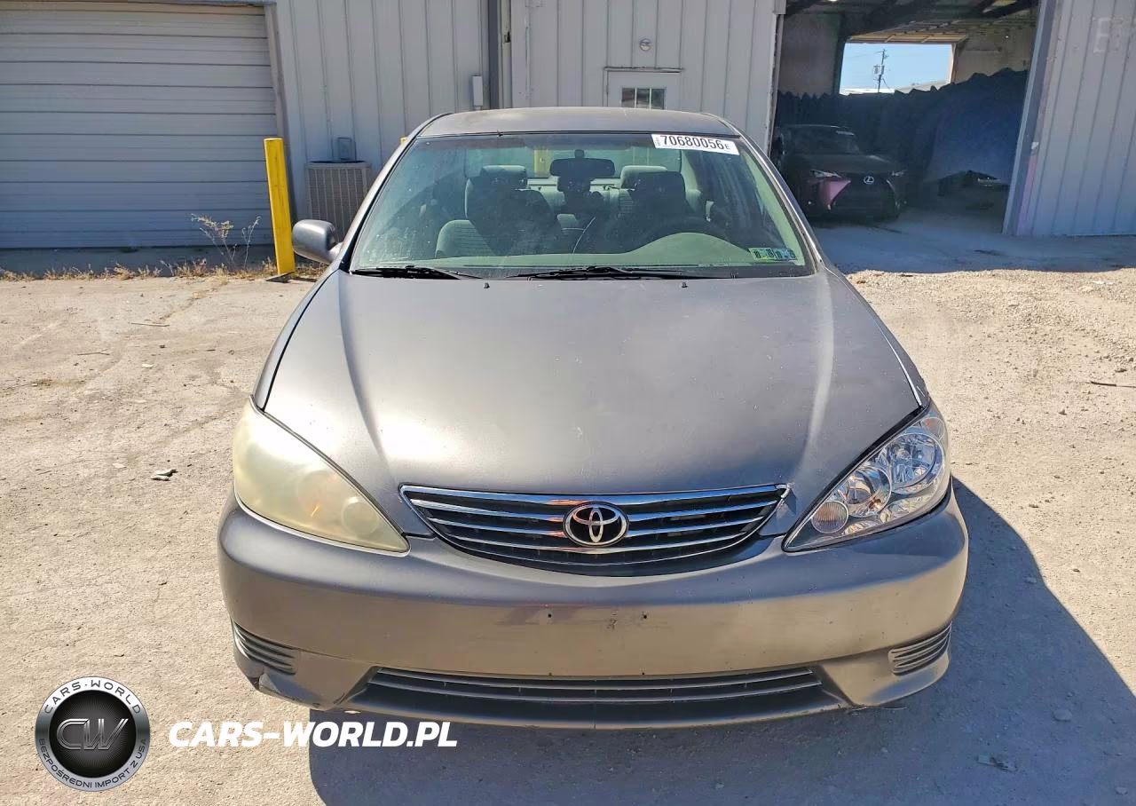 2005 Toyota Camry Le VIN:4T1BE32K15U637954 - 5