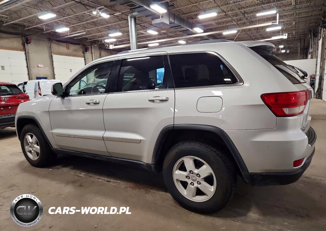 2011 Jeep Grand Cherokee Laredo VIN:1J4RR4GG1BC640205 - 2