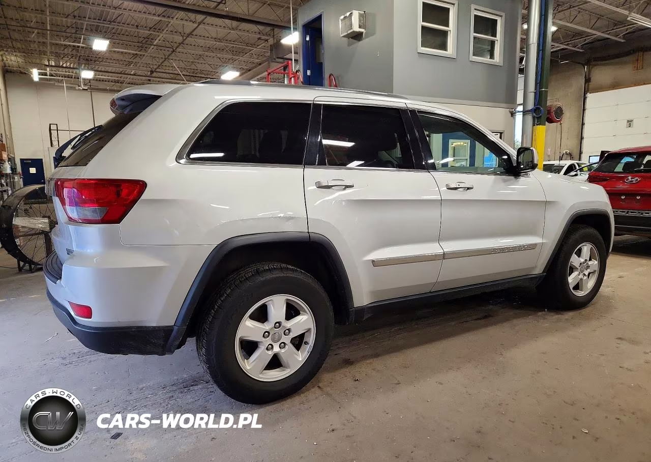 2011 Jeep Grand Cherokee Laredo VIN:1J4RR4GG1BC640205 - 3