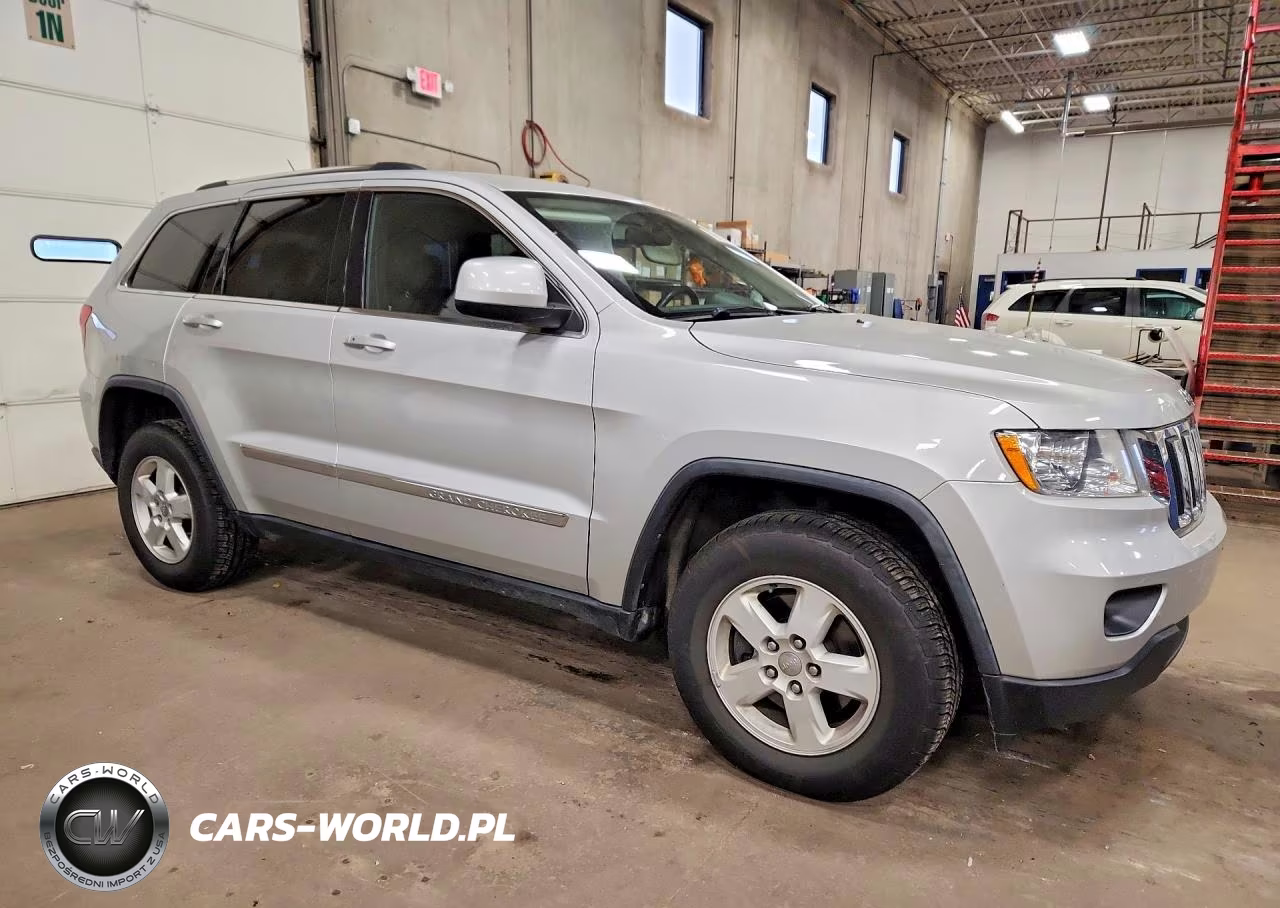 2011 Jeep Grand Cherokee Laredo VIN:1J4RR4GG1BC640205 - 4