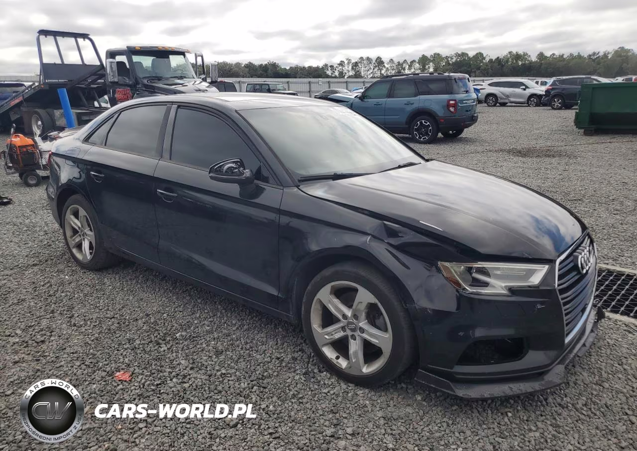 2018 Audi A3 Premium VIN:WAUAUHFF5J1056088 - 4