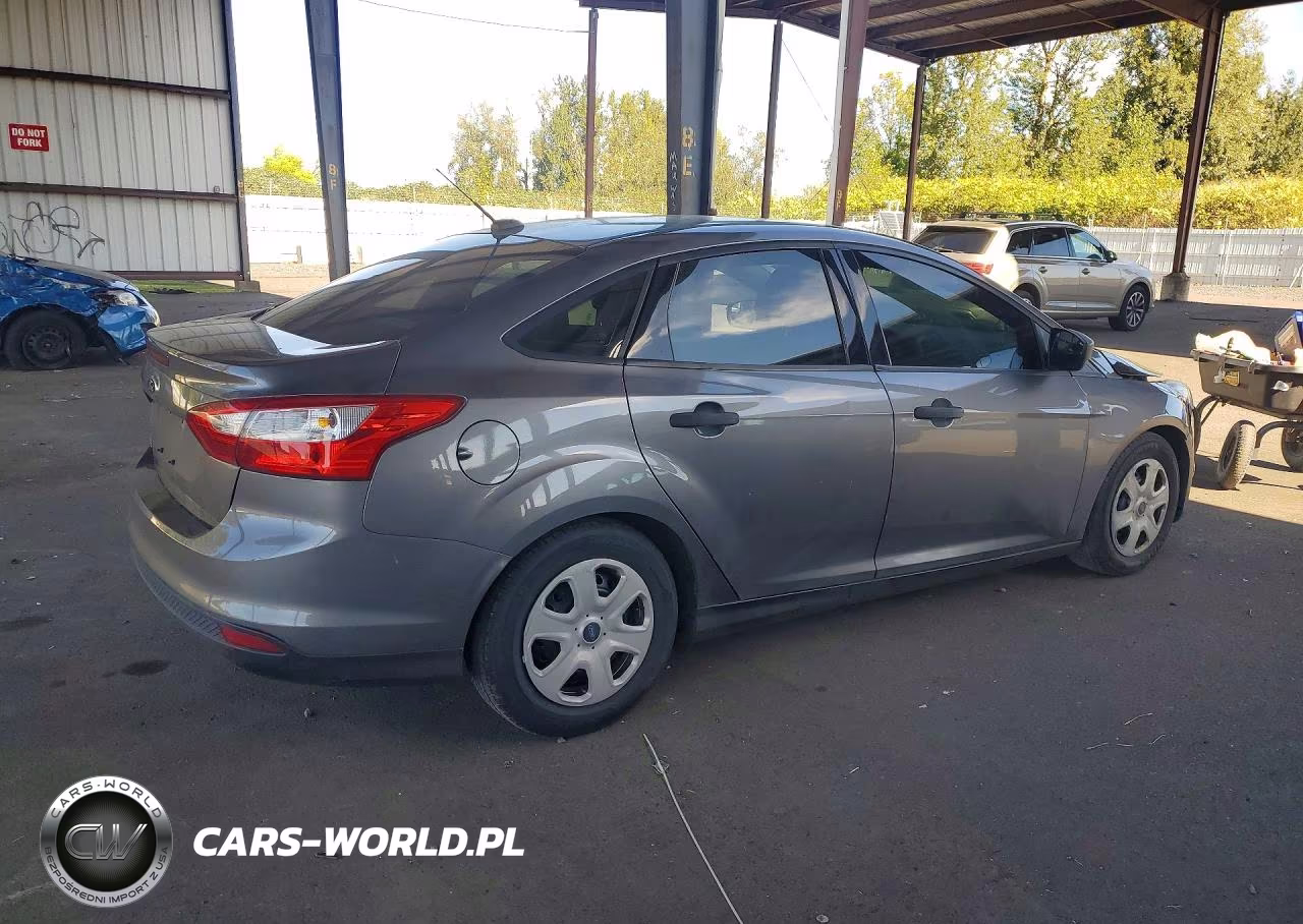 2014 Ford Focus S VIN:1FADP3E28EL225044 - 3