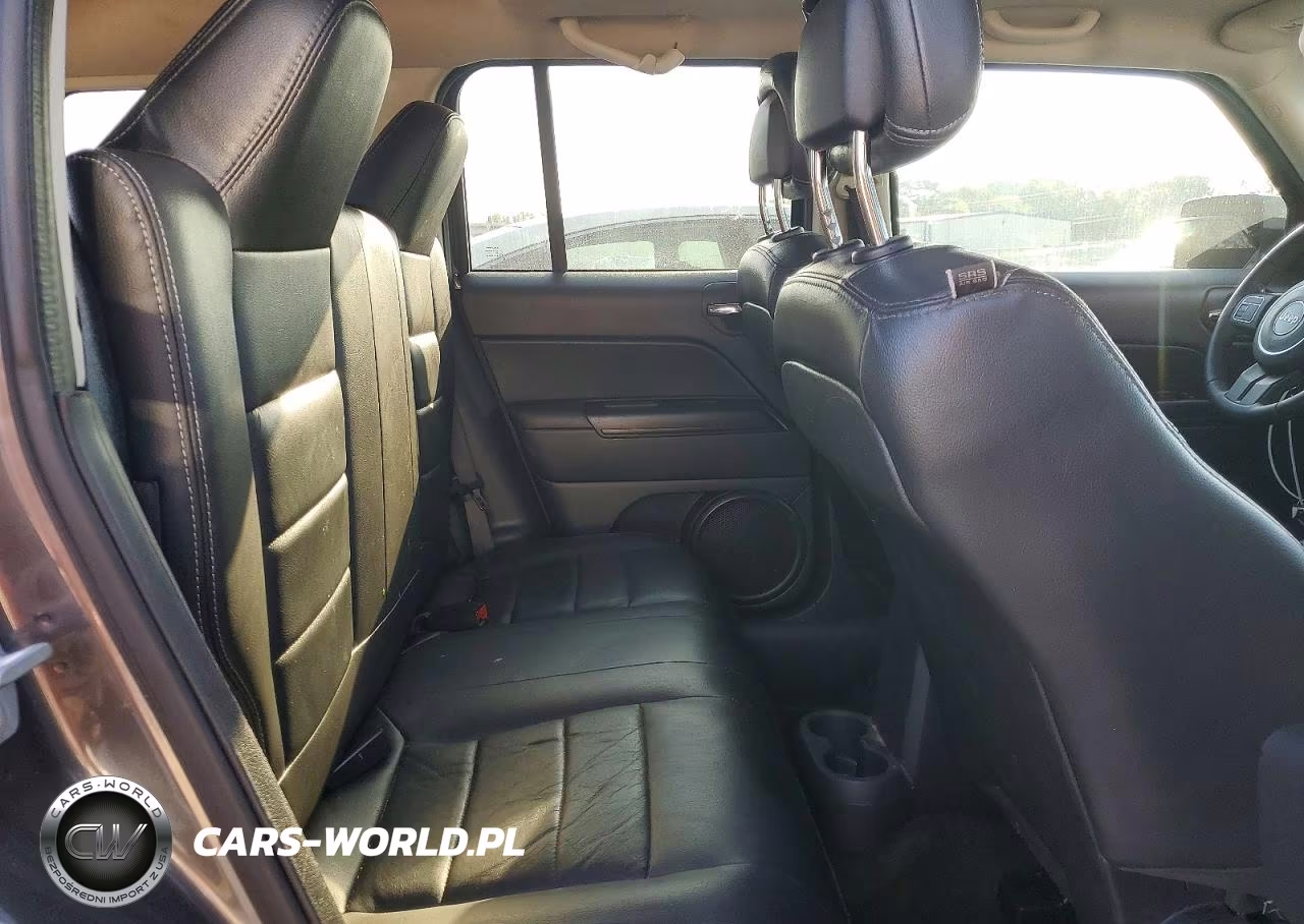 2016 Jeep Patriot Latitude VIN:1C4NJPFA2GD682099 - 10