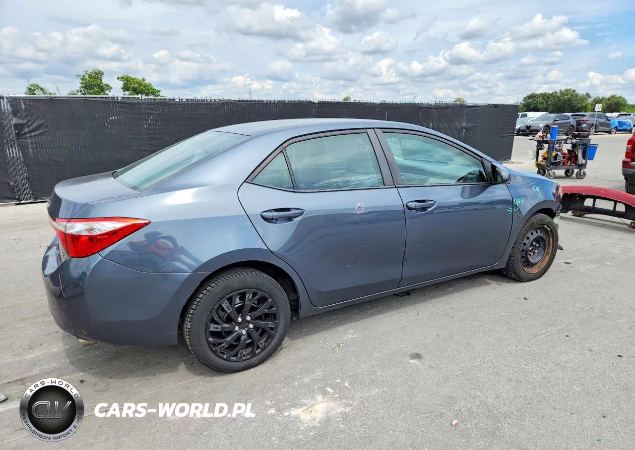 2016 Toyota Corolla Le VIN:2T1BURHE8GC637901 - 3