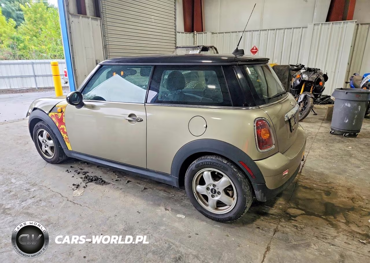 2010 Mini Cooper VIN:WMWMF3C53ATU79195 - 2