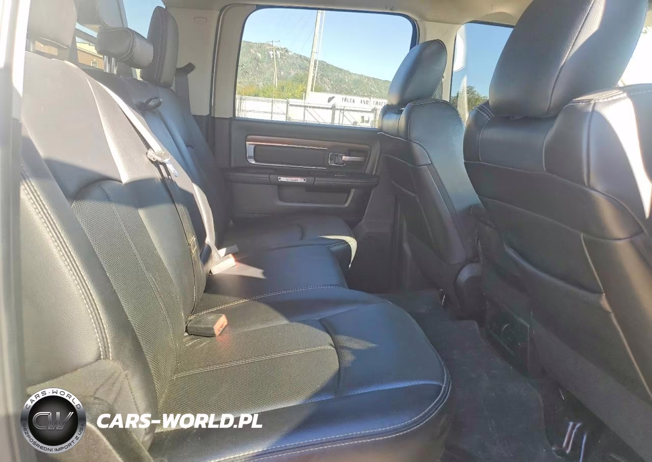 2018 Ram 3500 Laramie VIN:3C63R3JL2JG335567 - 10