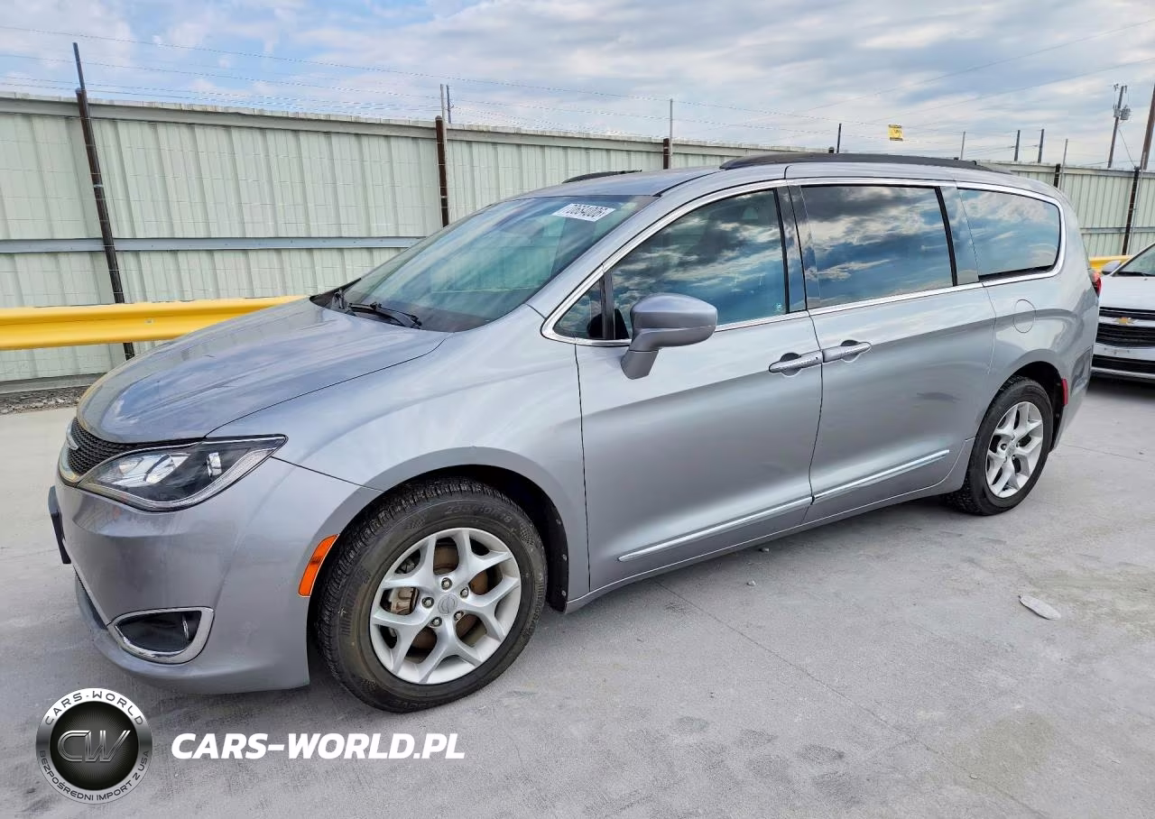 2017 Chrysler Pacifica Touring L VIN:2C4RC1BG4HR654726 - 1