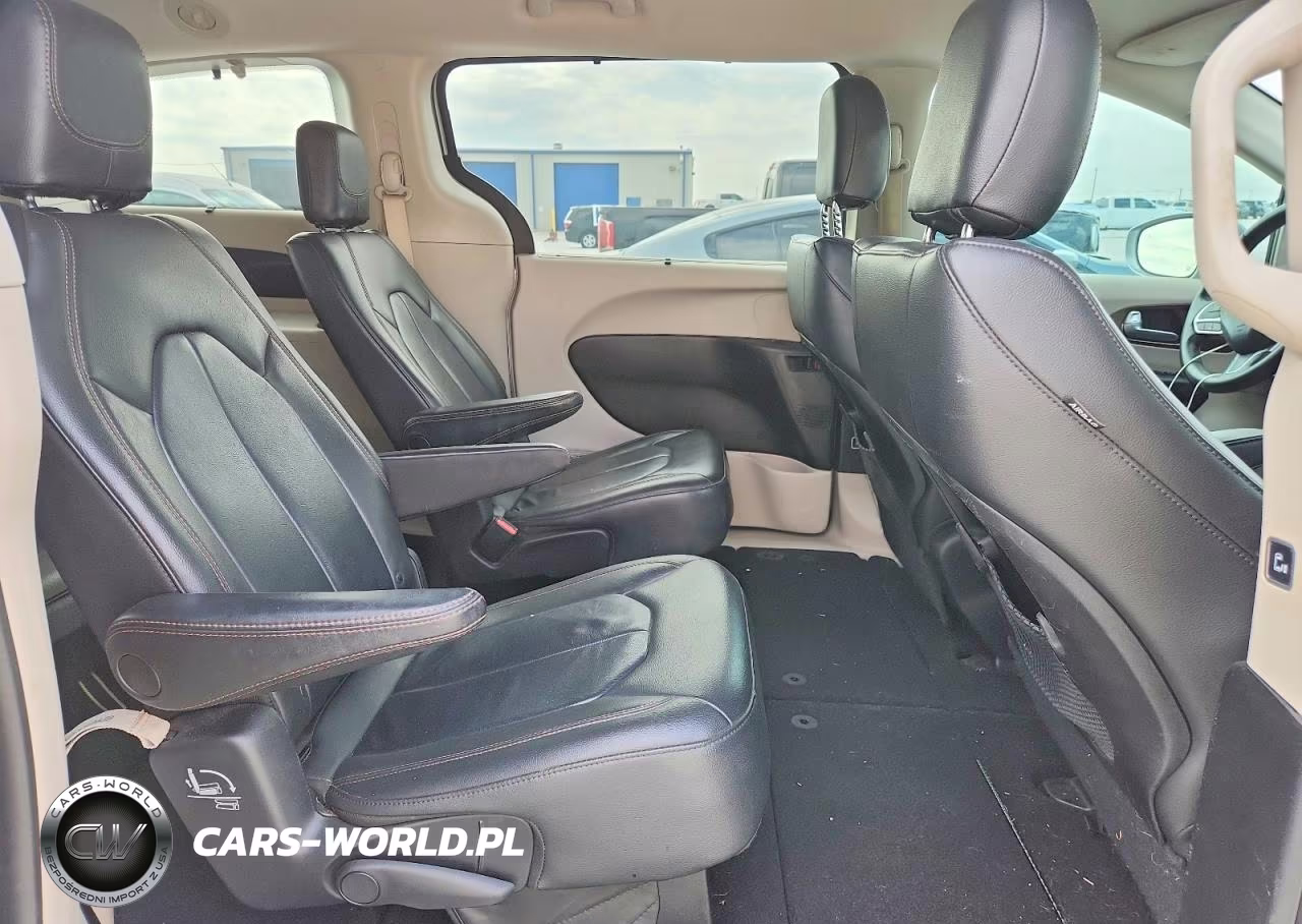 2017 Chrysler Pacifica Touring L VIN:2C4RC1BG4HR654726 - 11
