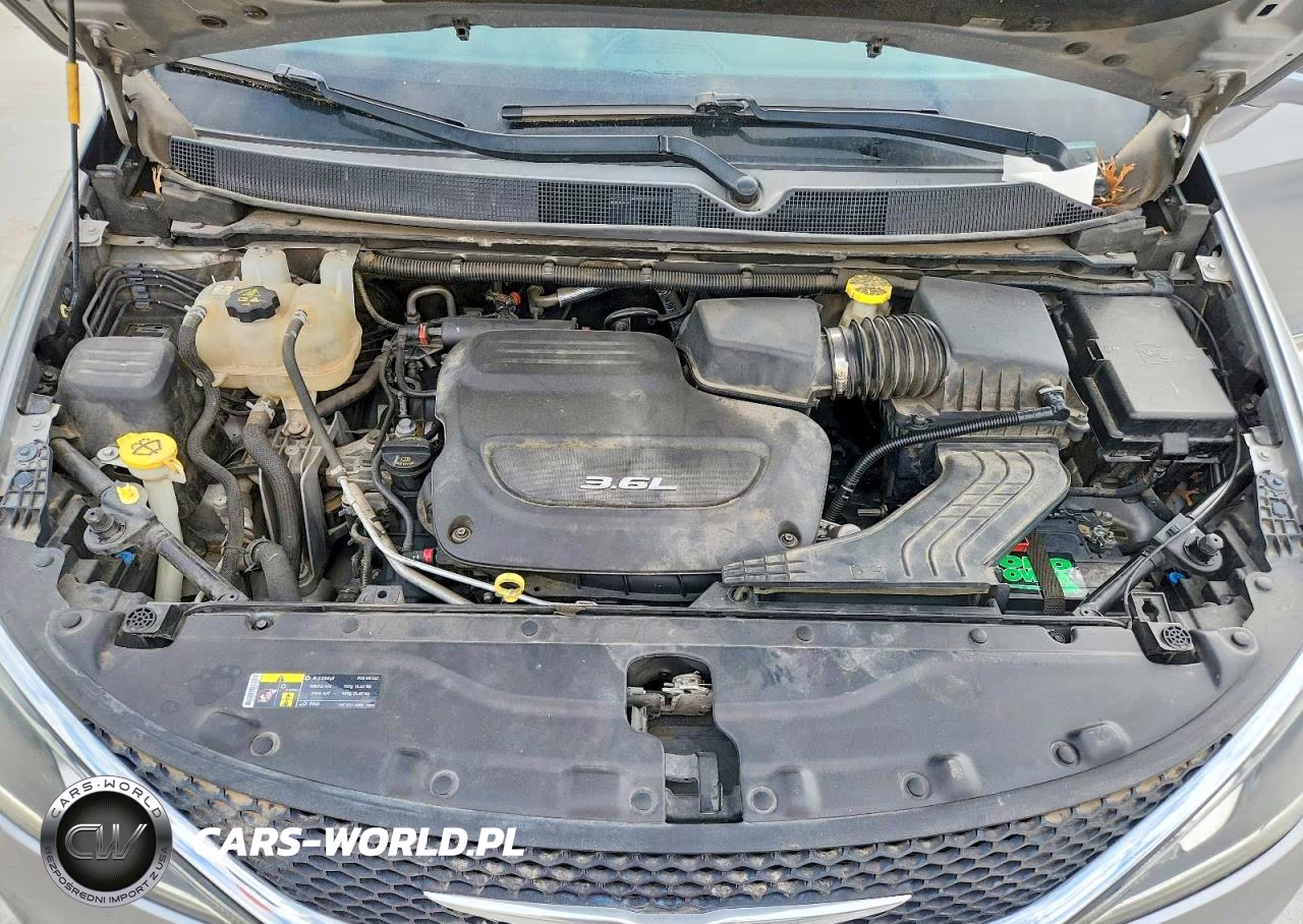 2017 Chrysler Pacifica Touring L VIN:2C4RC1BG4HR654726 - 12