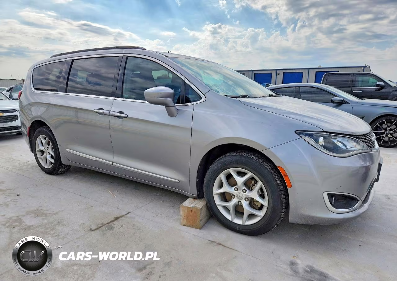 2017 Chrysler Pacifica Touring L VIN:2C4RC1BG4HR654726 - 4