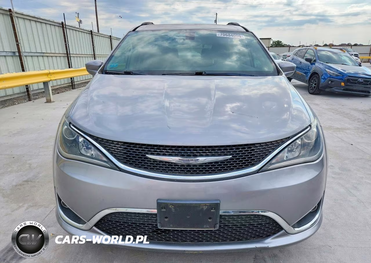 2017 Chrysler Pacifica Touring L VIN:2C4RC1BG4HR654726 - 5