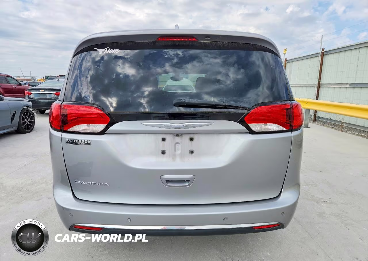 2017 Chrysler Pacifica Touring L VIN:2C4RC1BG4HR654726 - 6