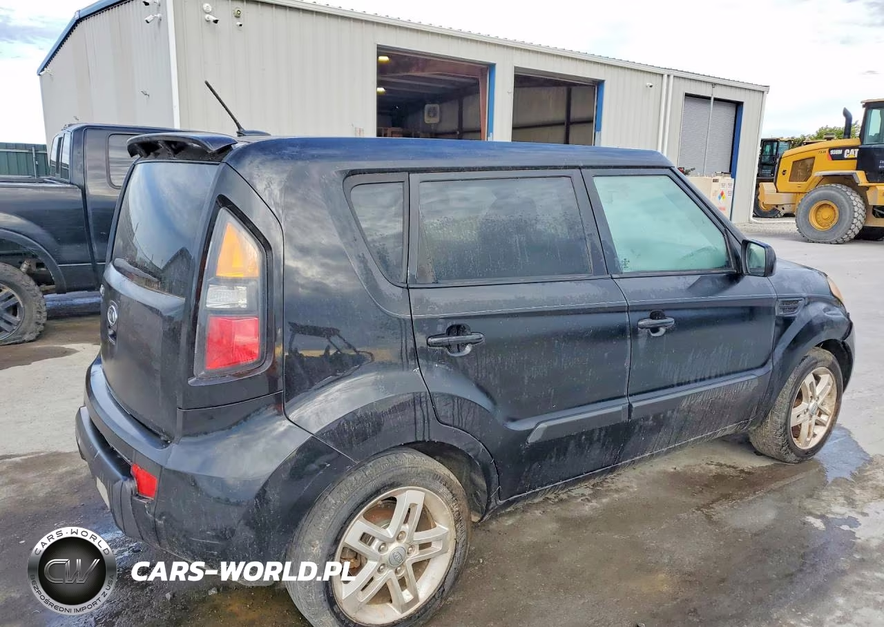 2011 Kia Soul + VIN:KNDJT2A20B7254843 - 3