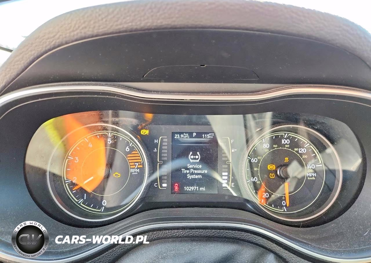 2019 Jeep Cherokee Latitude Plus VIN:1C4PJLLB7KD384221 - 9