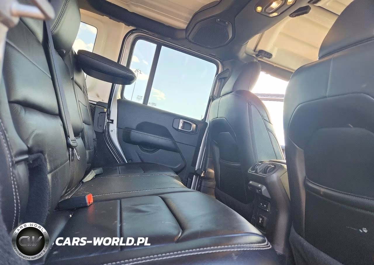 2019 Jeep Wrangler Unlimited Sahara VIN:1C4HJXEG6KW599923 - 10