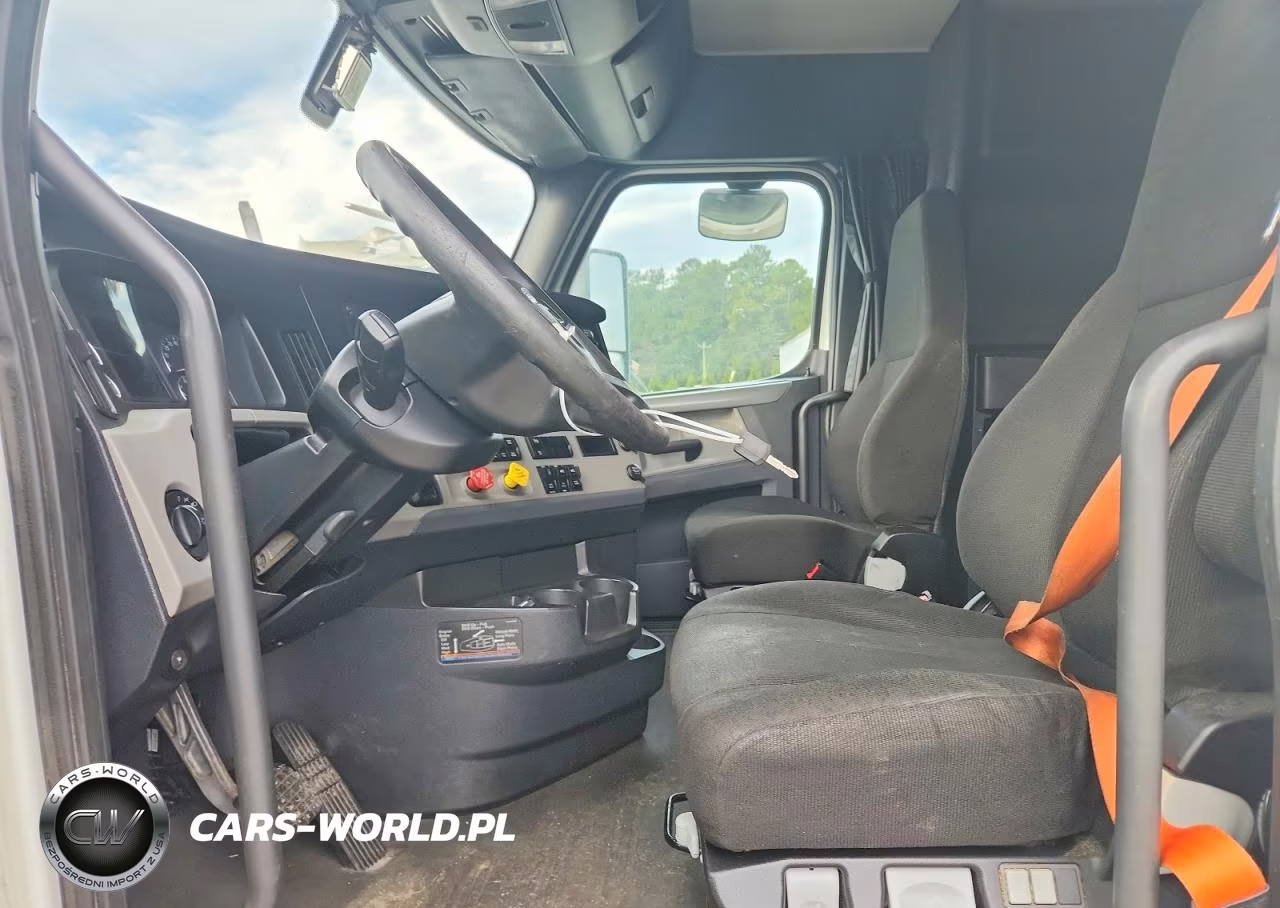 2020 Freightliner Cascadia 126 VIN:1FUJHHDRXLLLL3063 - 7