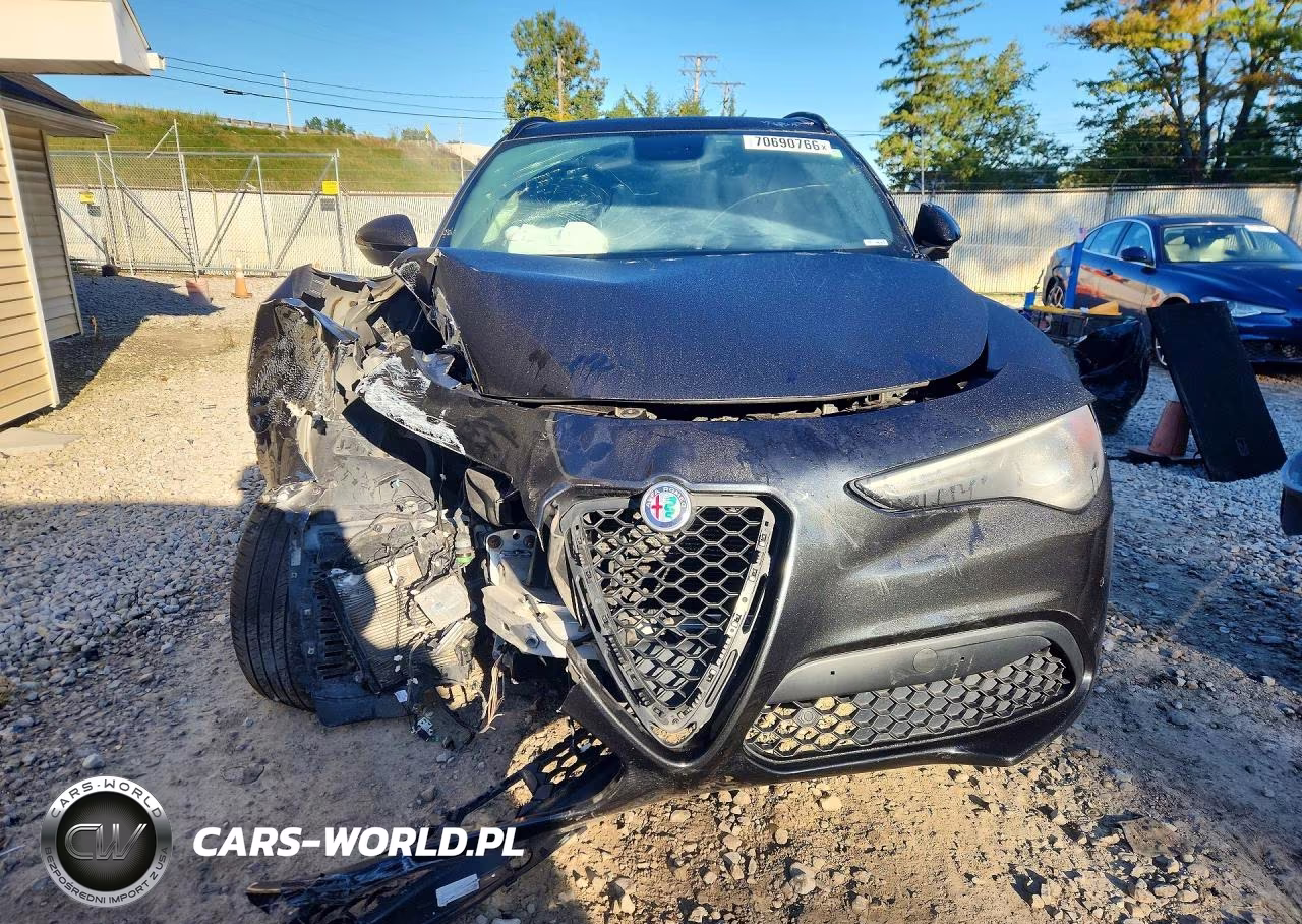 2018 Alfa Romeo Stelvio Ti Sport VIN:ZASFAKNN8J7B86202 - 5