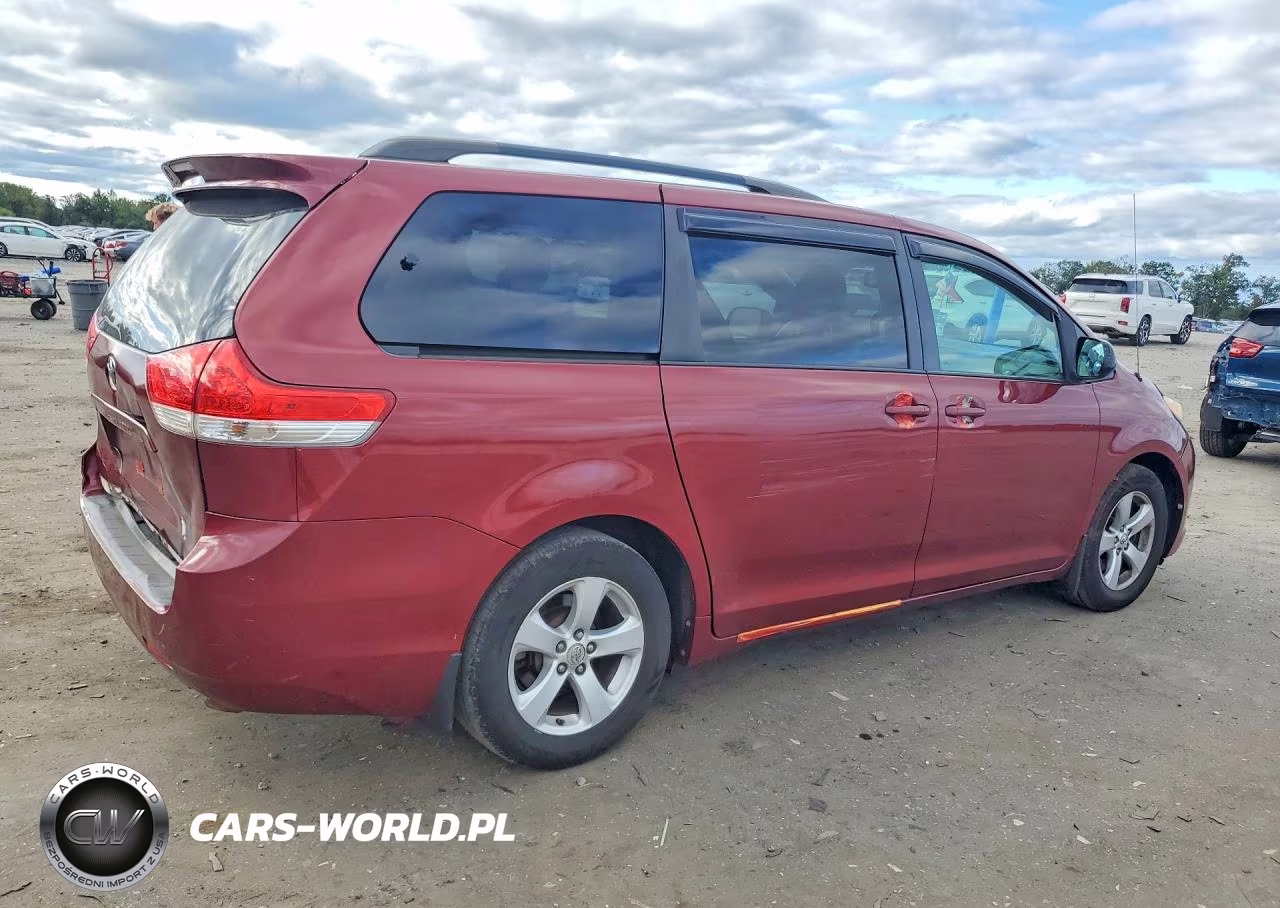 2011 Toyota Sienna Le VIN:5TDKK3DC5BS074815 - 3