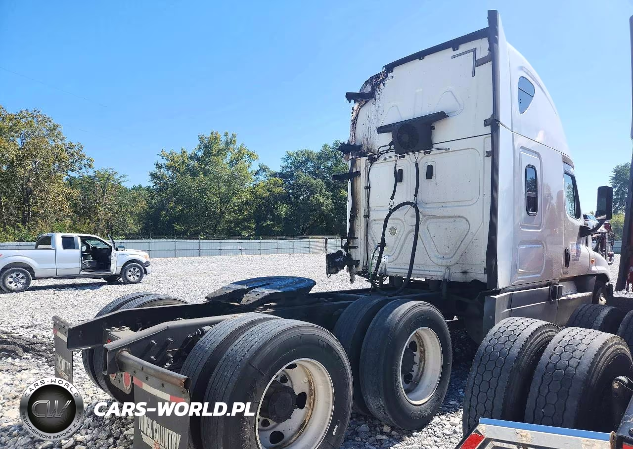 2019 Freightliner Cascadia 125 Semi Truck VIN:1FUJGLDR2KLKD8464 - 3