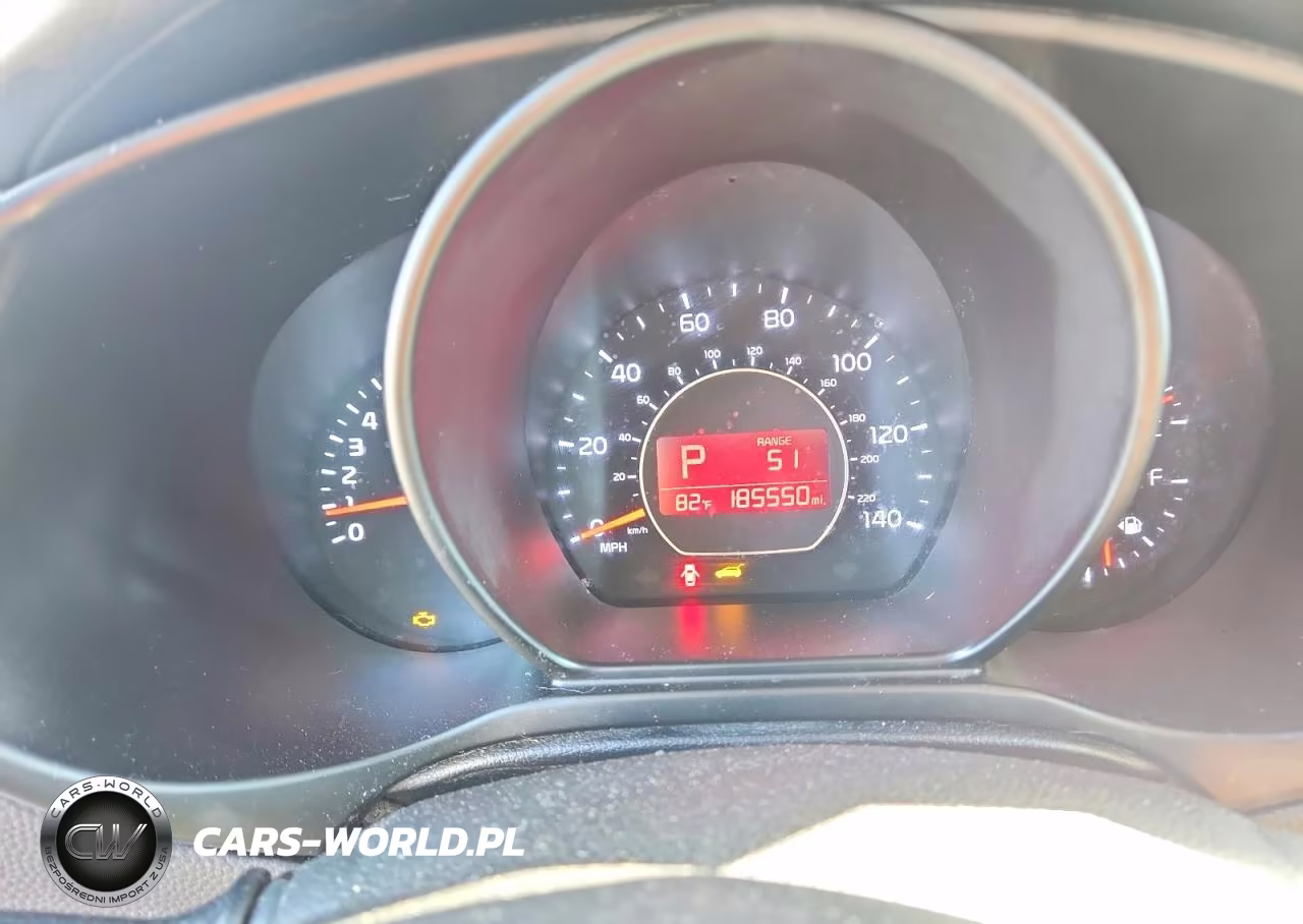 2015 Kia Soul + VIN:KNDJP3A58F7146870 - 9