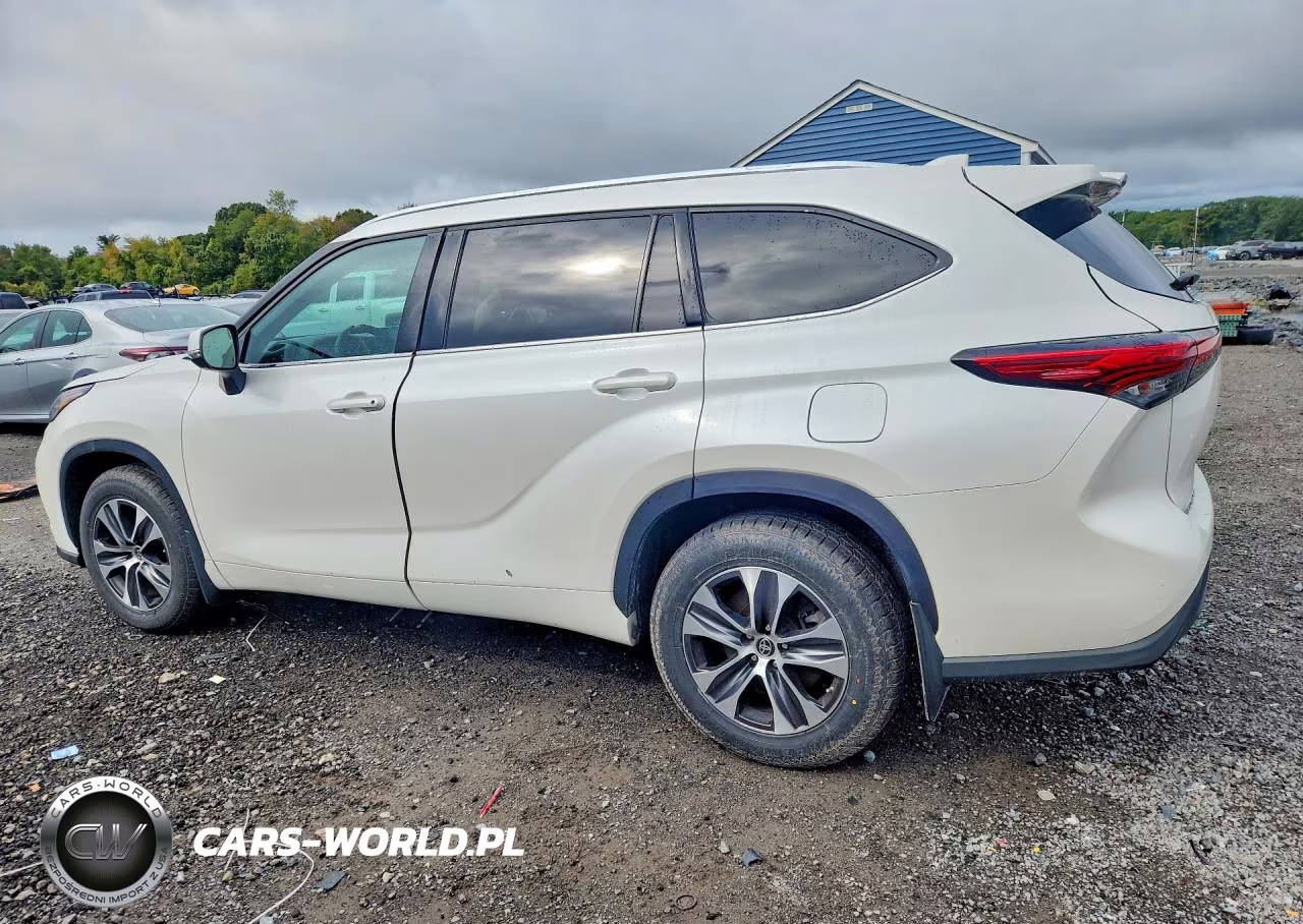 2021 Toyota Highlander Xle VIN:5TDGZRBH5MS105647 - 2