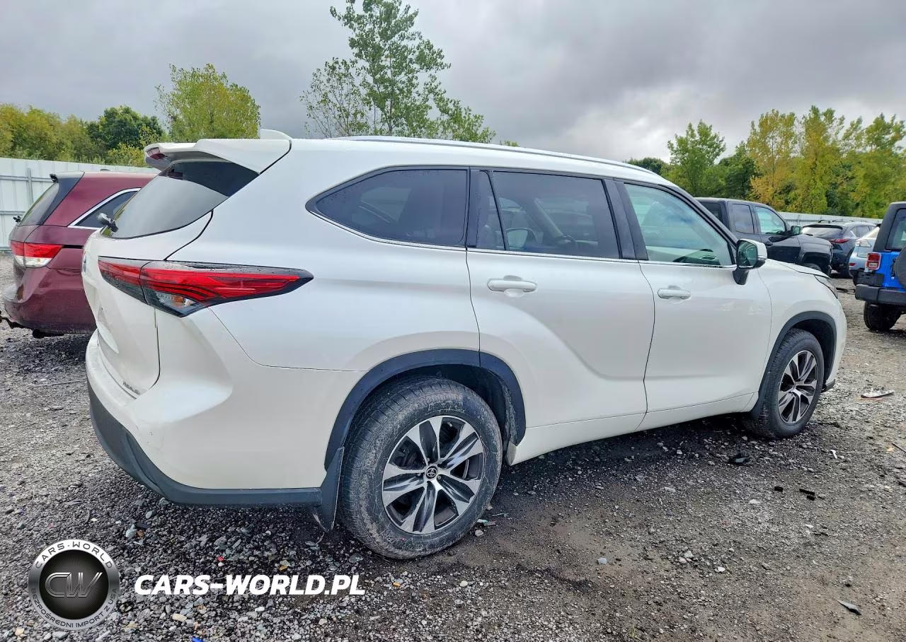 2021 Toyota Highlander Xle VIN:5TDGZRBH5MS105647 - 3