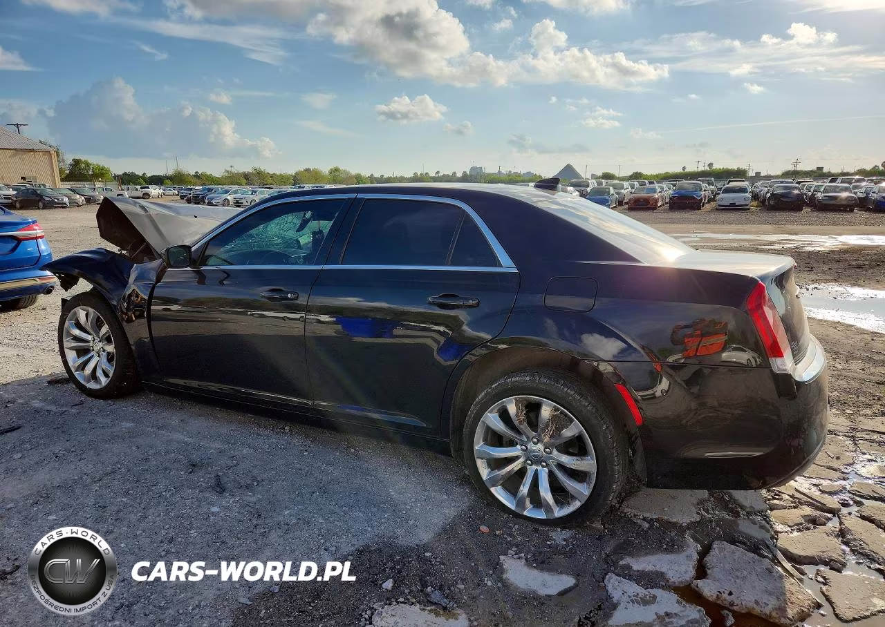 2017 Chrysler 300 Limited VIN:2C3CCAAG2HH582510 - 2