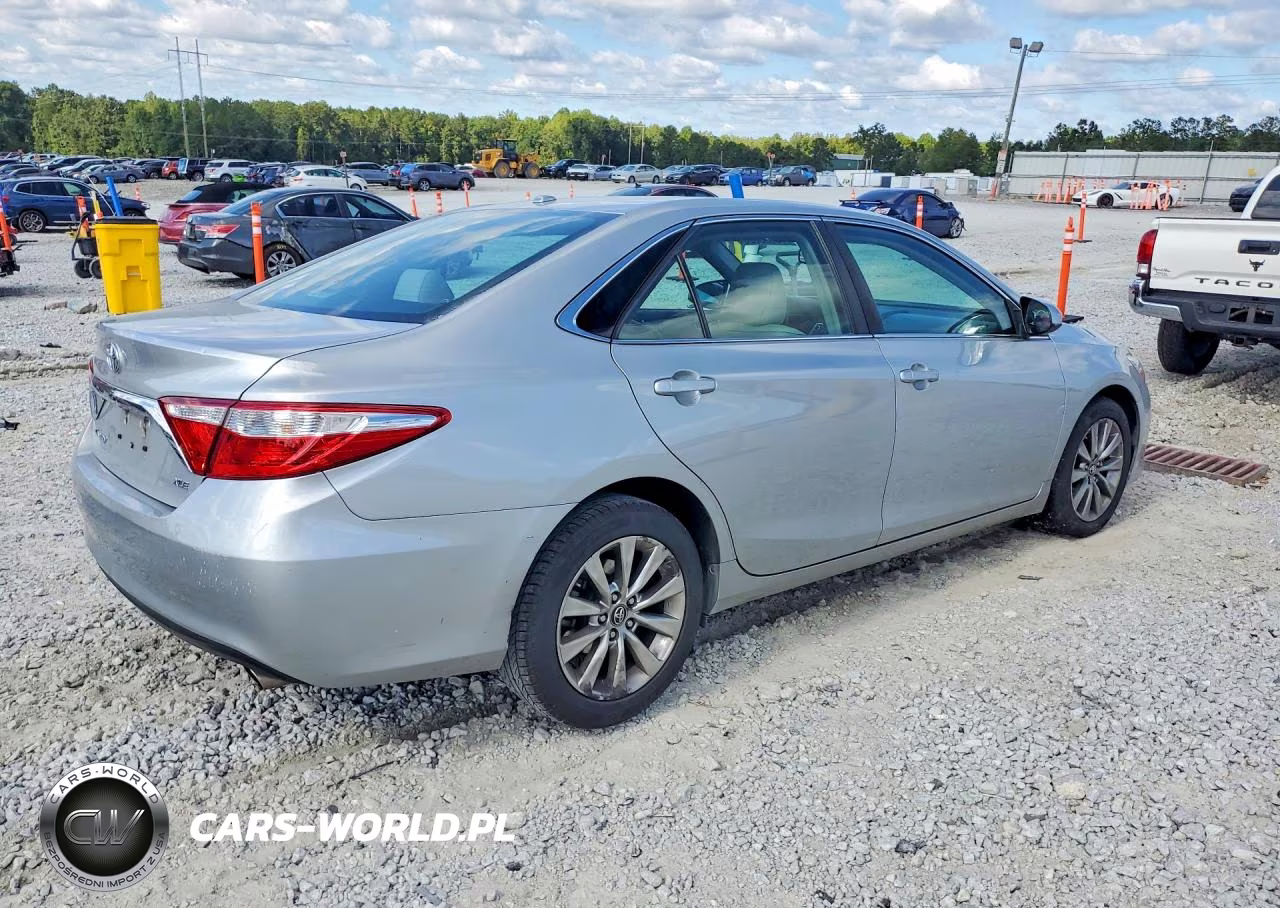 2016 Toyota Camry Xle VIN:4T1BF1FK3GU584639 - 3