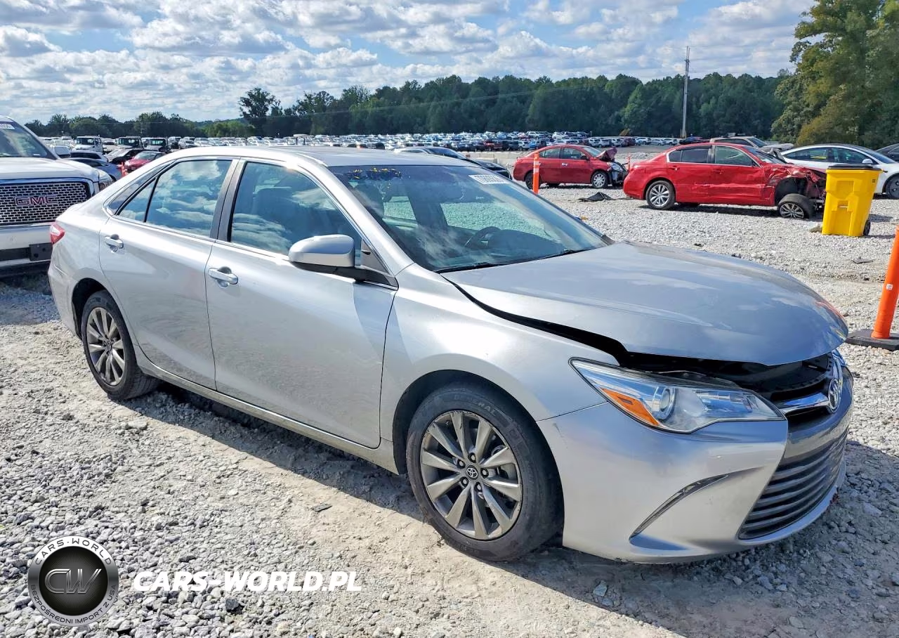 2016 Toyota Camry Xle VIN:4T1BF1FK3GU584639 - 4