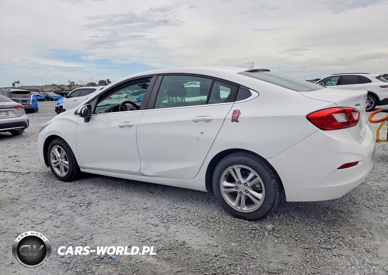 2018 Chevrolet Cruze Lt VIN:1G1BE5SM7J7228215 - 2