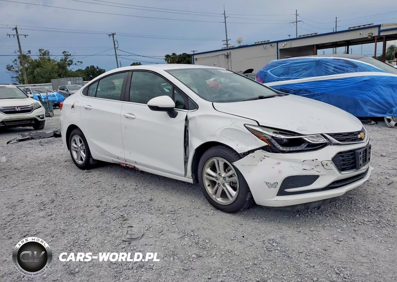 2018 Chevrolet Cruze Lt VIN:1G1BE5SM7J7228215 - 4