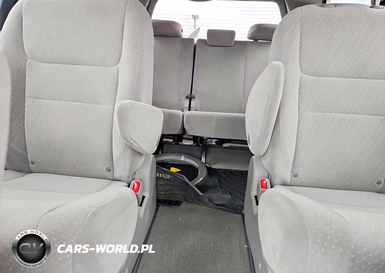 2018 Toyota Sienna Le VIN:5TDJZ3DC4JS195602 - 10