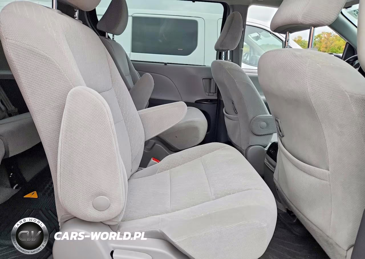 2018 Toyota Sienna Le VIN:5TDJZ3DC4JS195602 - 11